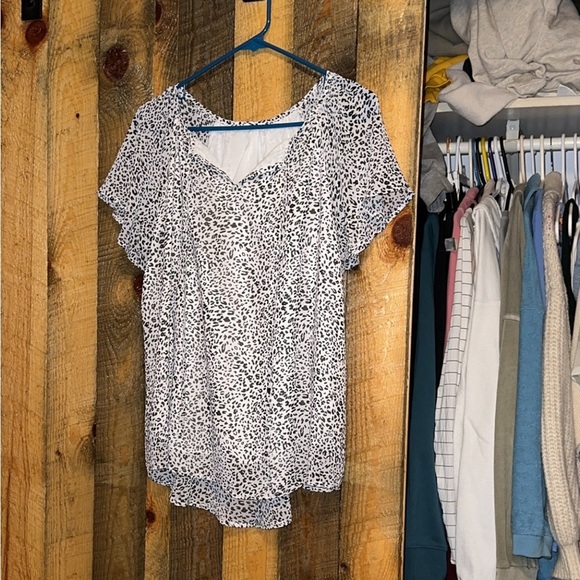 NWOT cheetah top - Picture 1 of 1